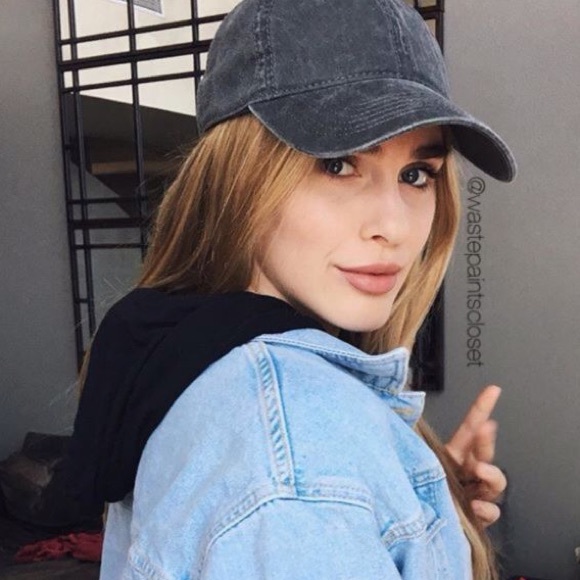 Brandy Melville Accessories - Brandy Melville John Galt basic baseball/dad hat